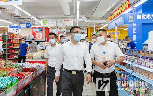 平陽縣委書記章壽禹督查疫情防控和節前安全生產工作