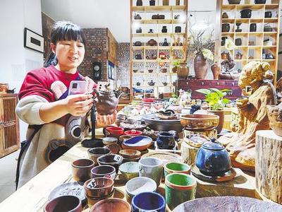 推廣&ldquo;直播+&rdquo;,培育電商產(chǎn)業(yè)集聚區(qū)